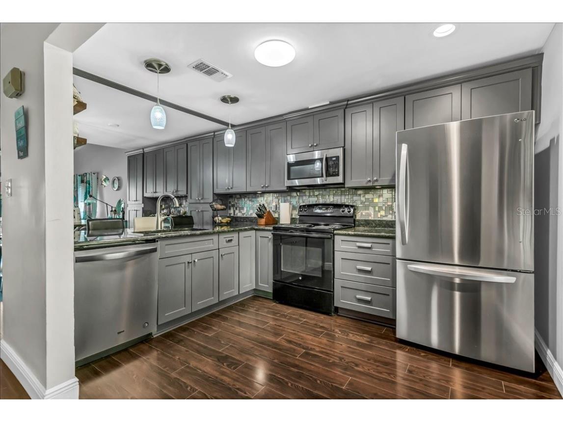 637 Drake Lane N Dunedin FL 34698 TB8446539 image5