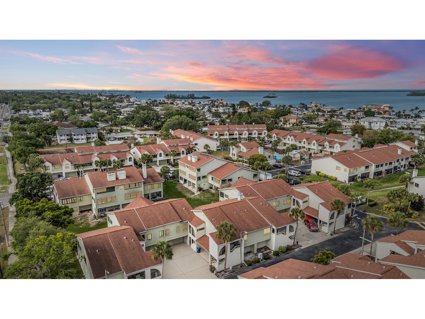 637 Drake Lane N Dunedin FL 34698 TB8492226 image1