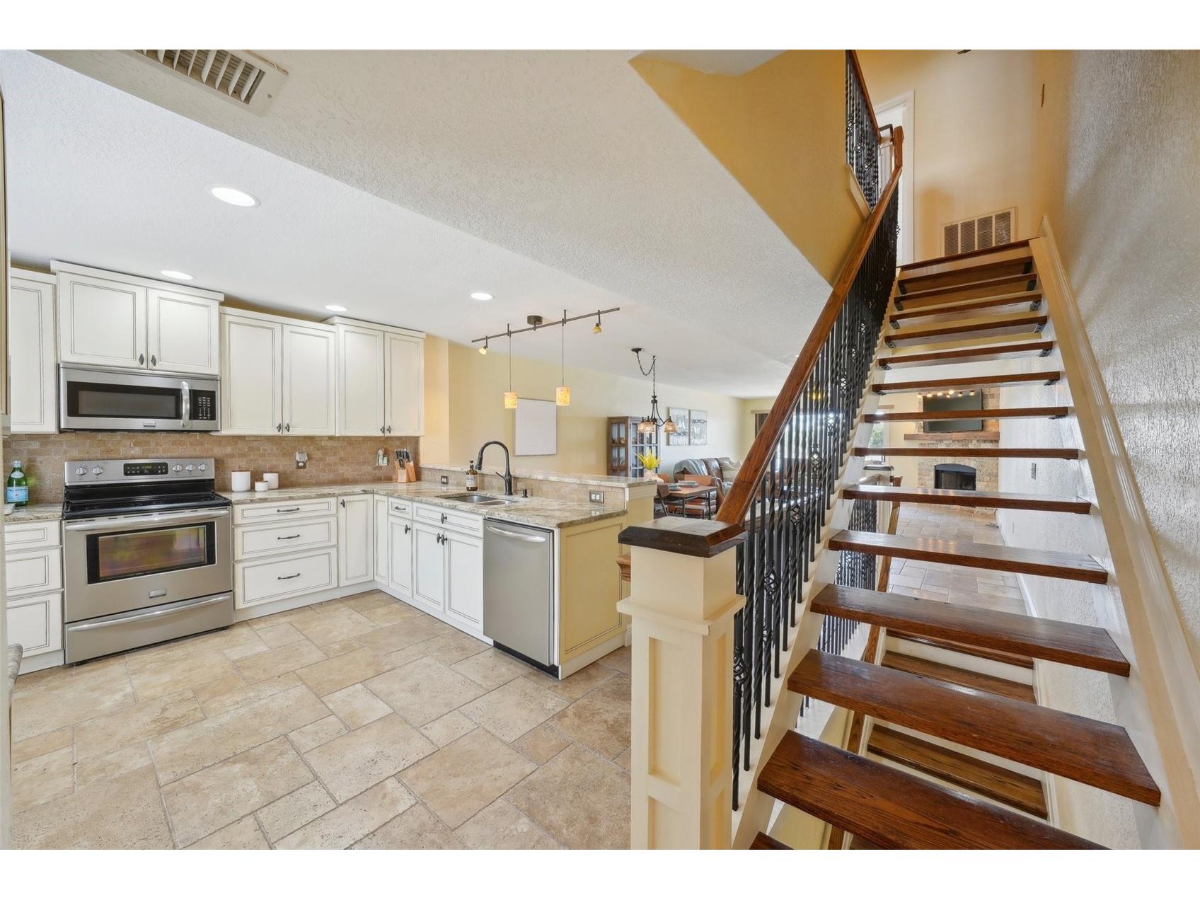 637 Pinellas Bayway #105 Tierra Verde FL 33715 TB8503537 image12
