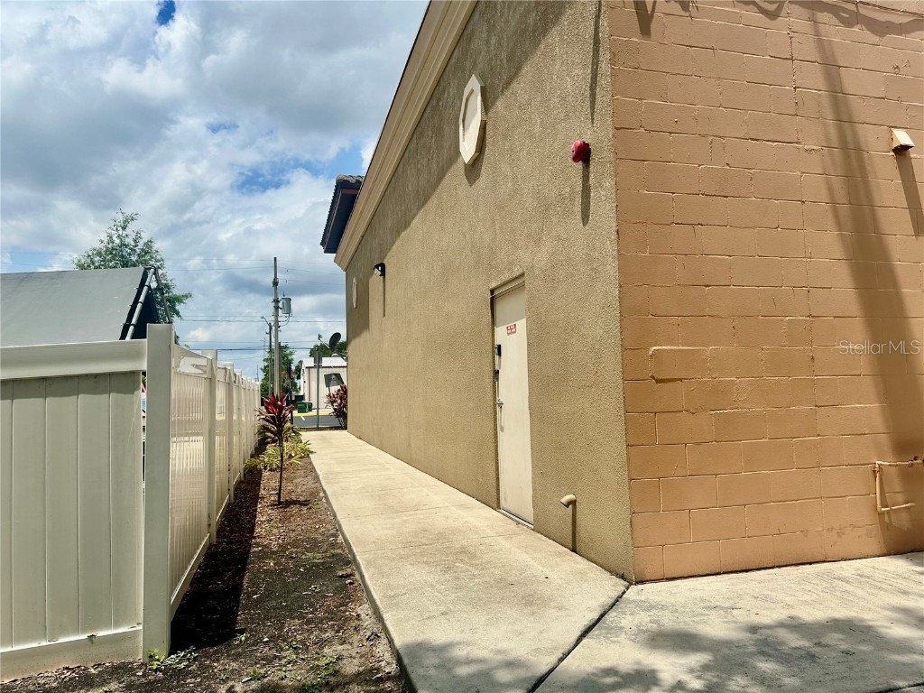 639 N Pine Hills Road Orlando FL 32808 G5069892 image17