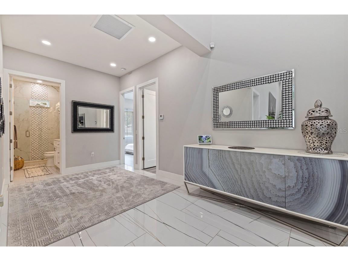 6396 18th Street N Saint Petersburg FL 33702 TB8415588 image25