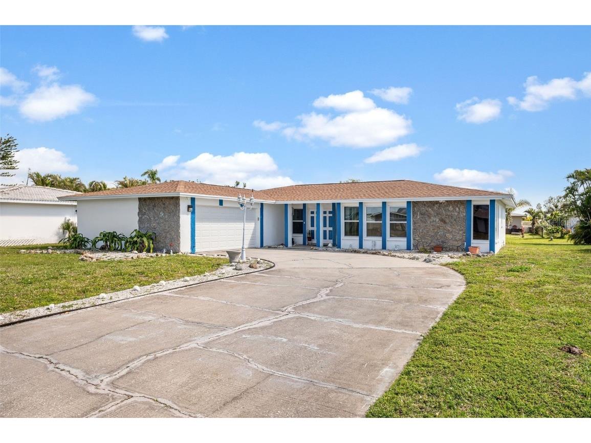 64 Golfview Road Rotonda West FL 33947 O6093577 image1