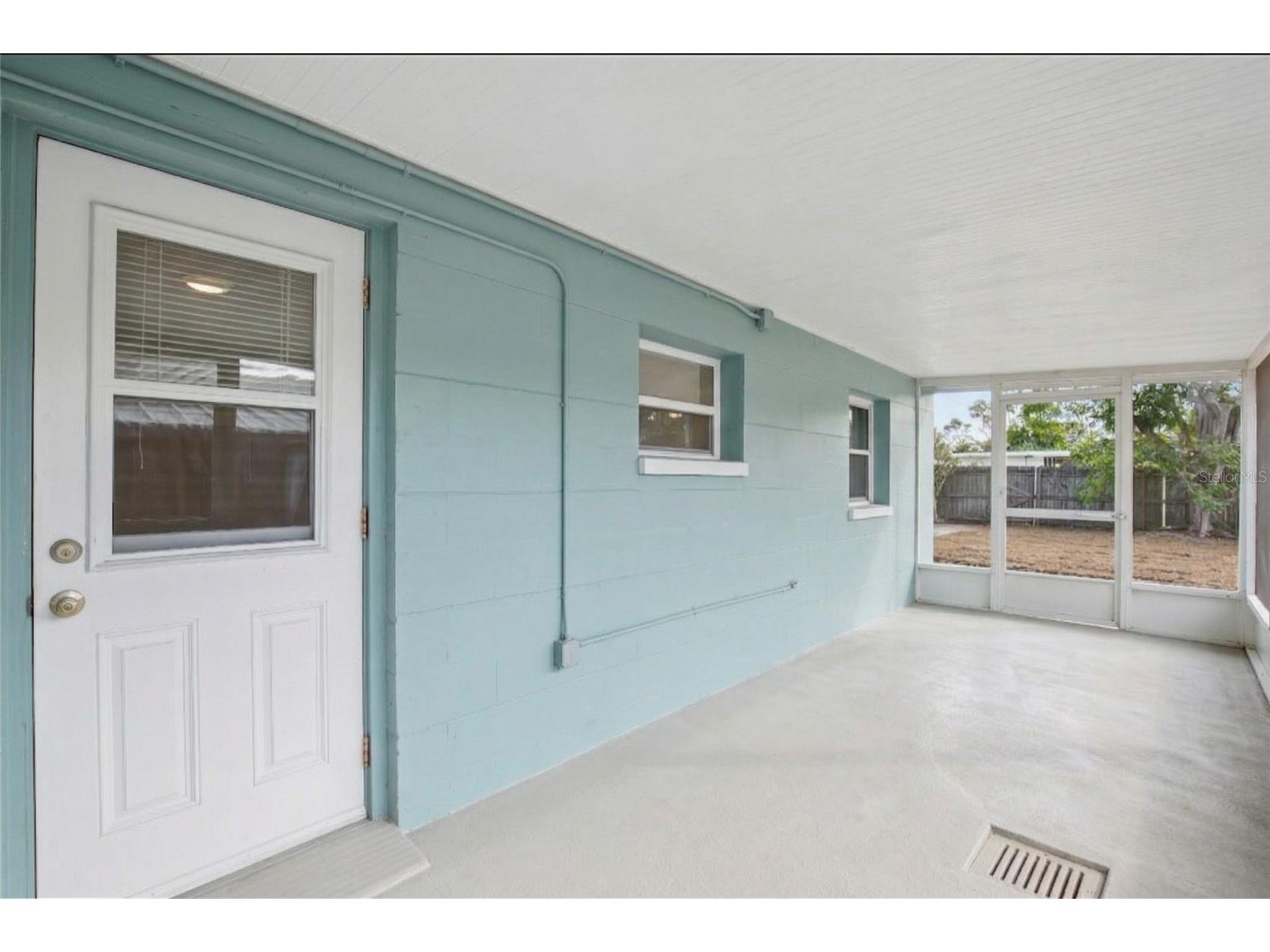 640 59th St S Saint Petersburg FL 33707 OM717895 image31