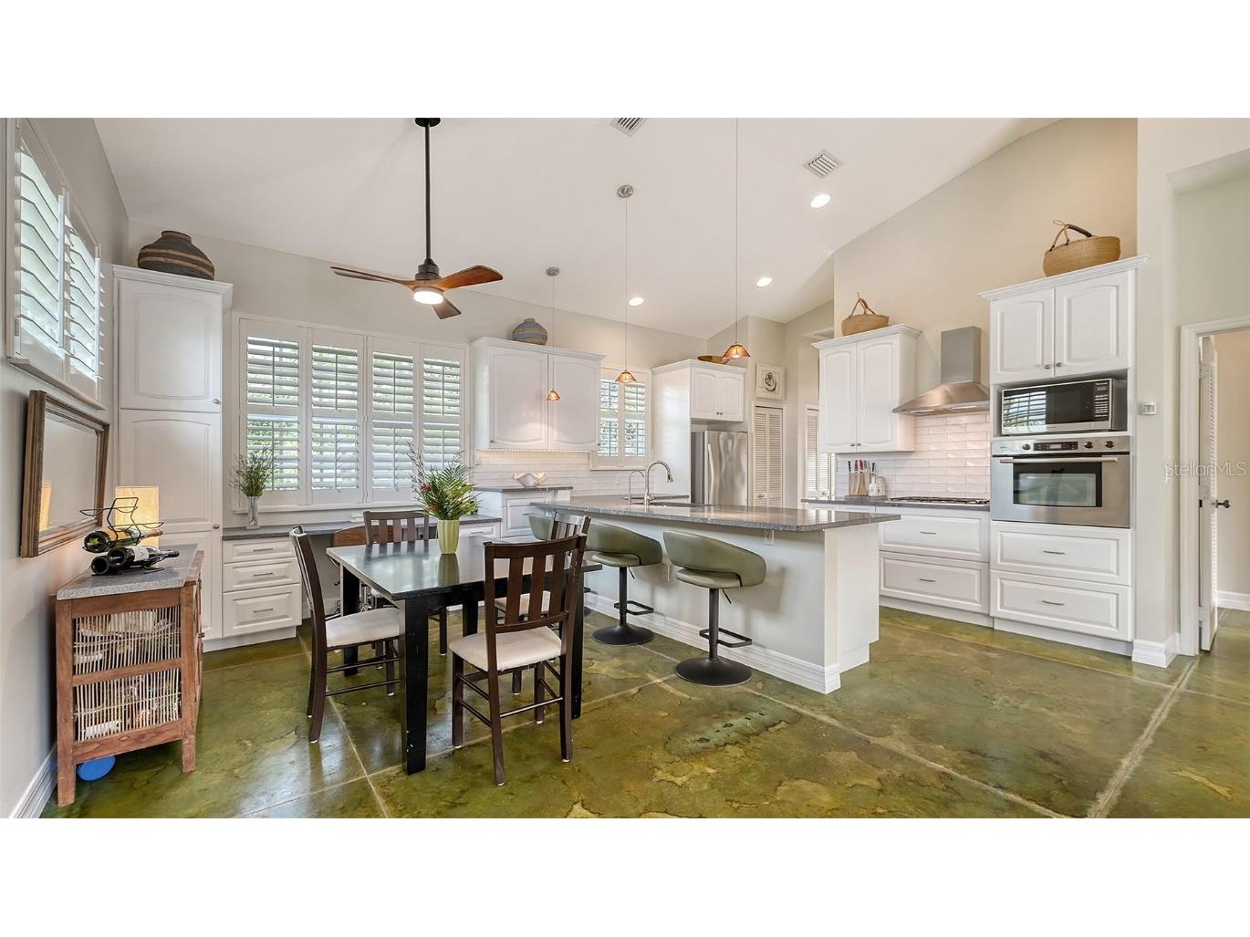 640 N Osprey Avenue Sarasota FL 34236 A4672346 image8