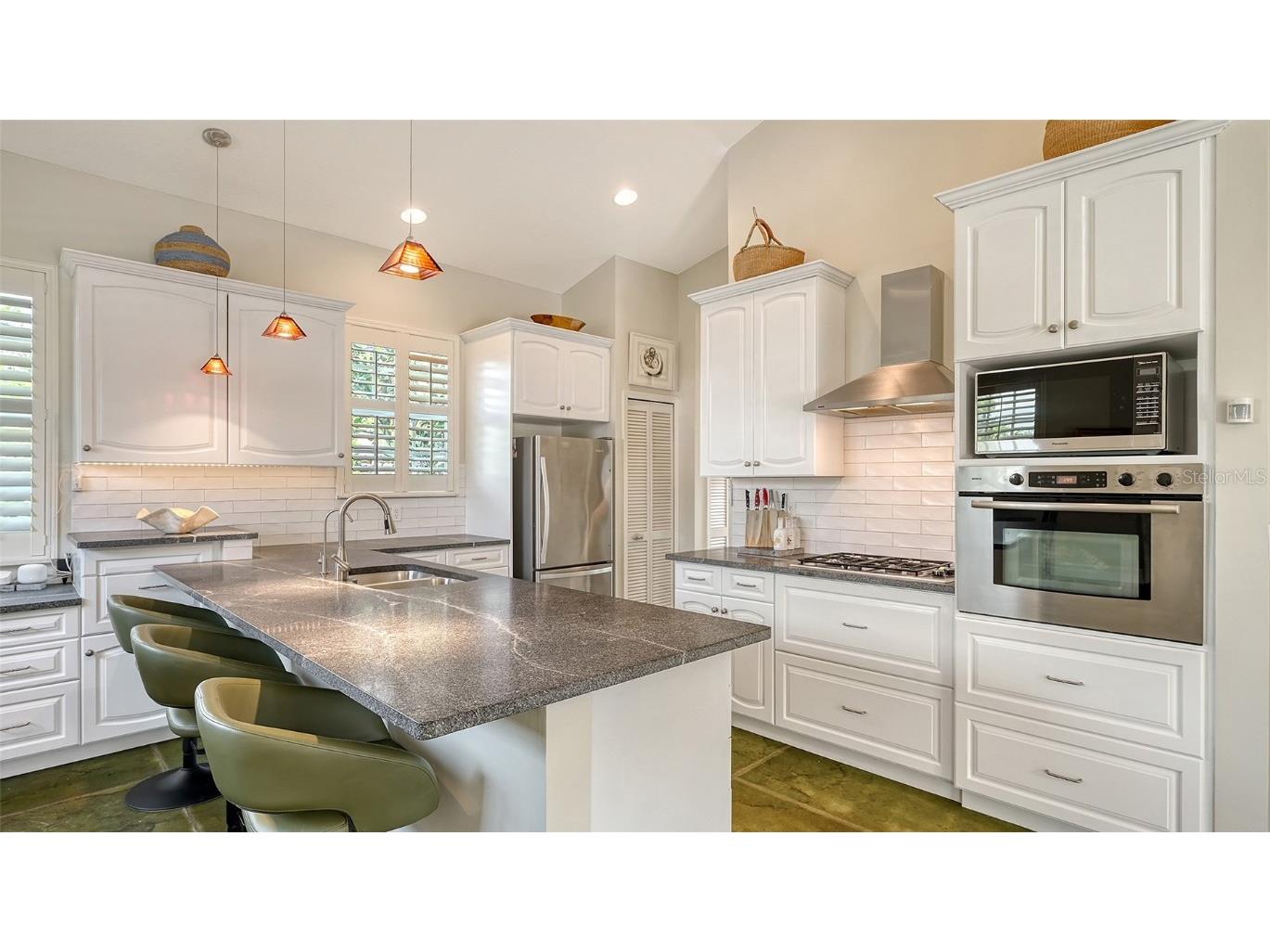 640 N Osprey Avenue Sarasota FL 34236 A4672346 image9