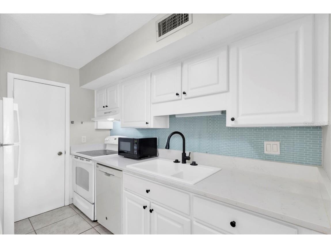 6400 46th Avenue N #203 Kenneth City FL 33709 TB8390965 image9