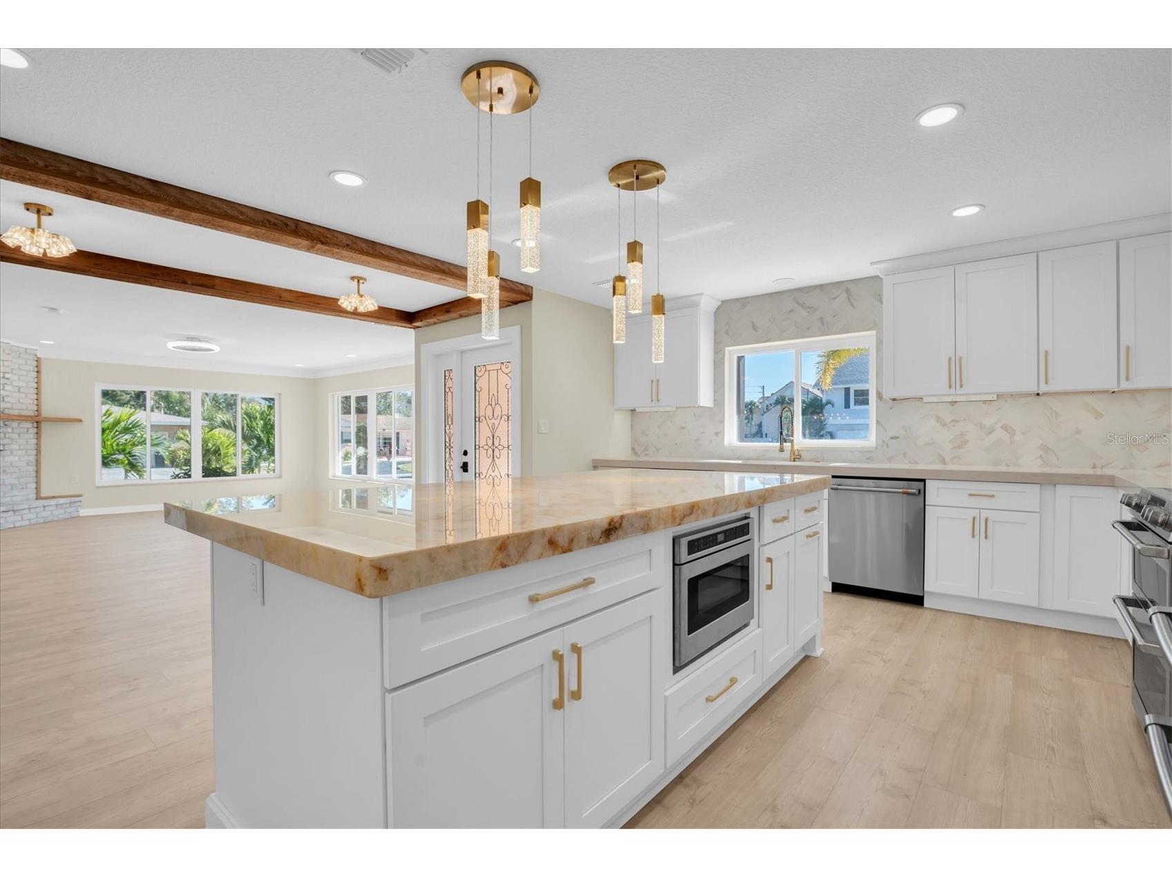 6400 Mockingbird Way S Saint Petersburg FL 33707 TB8466872 image10