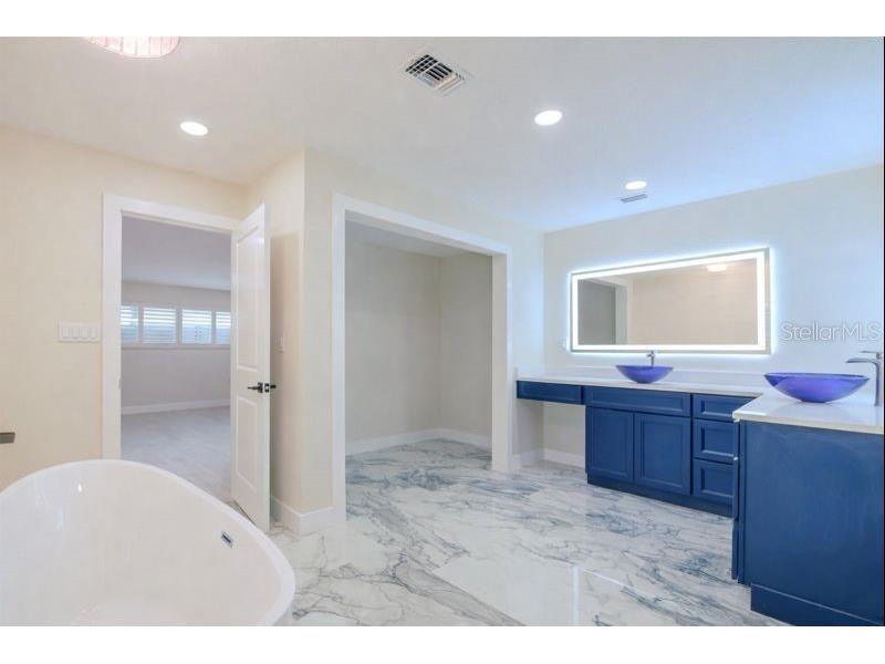 6400 Mockingbird Way S Saint Petersburg FL 33707 TB8466872 image18