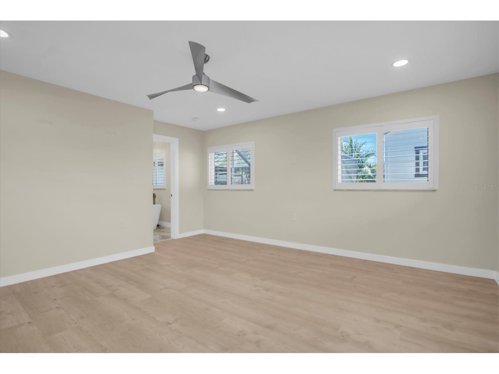 6400 Mockingbird Way S Saint Petersburg FL 33707 TB8466872 image23