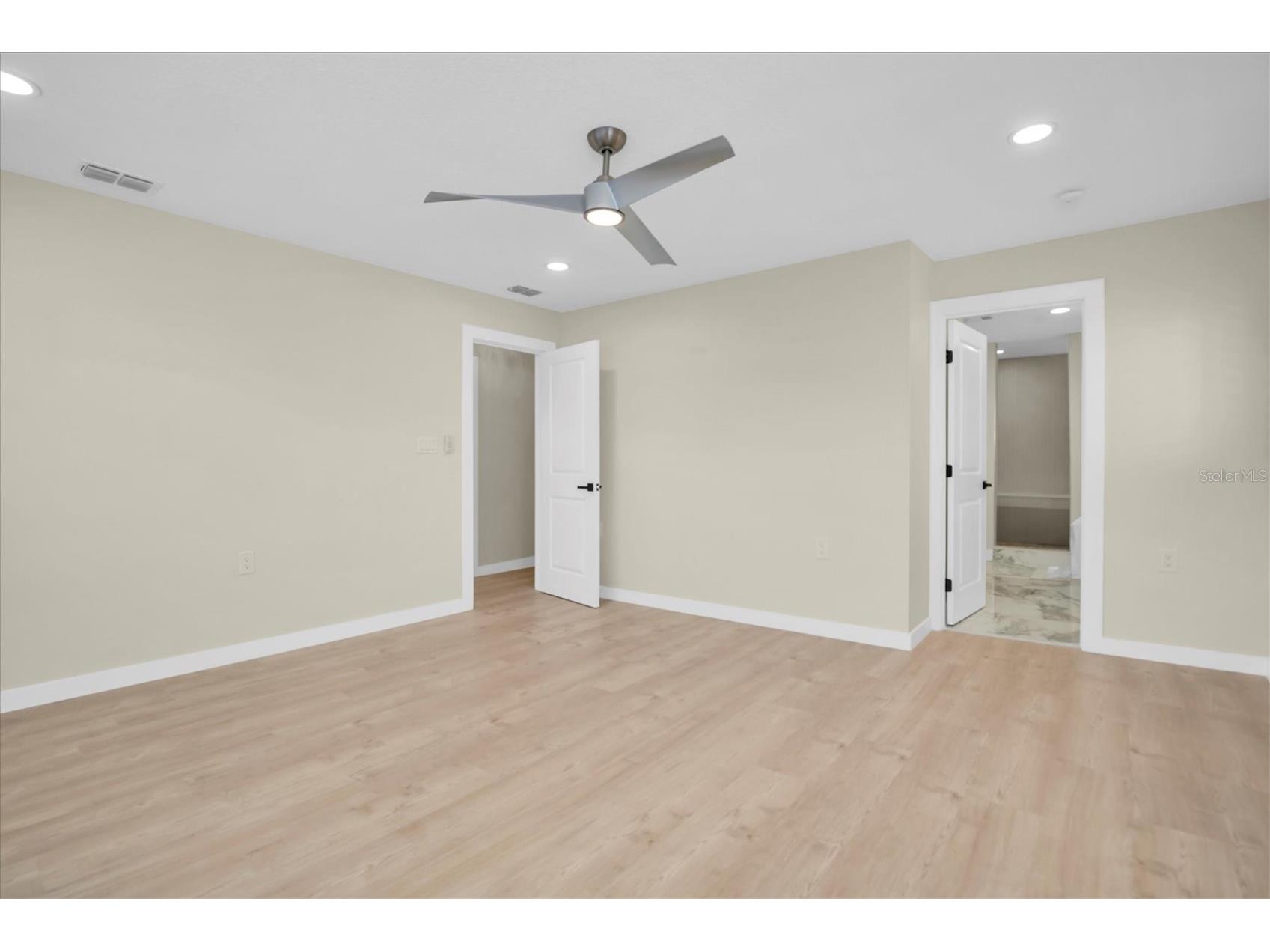 6400 Mockingbird Way S Saint Petersburg FL 33707 TB8466872 image24