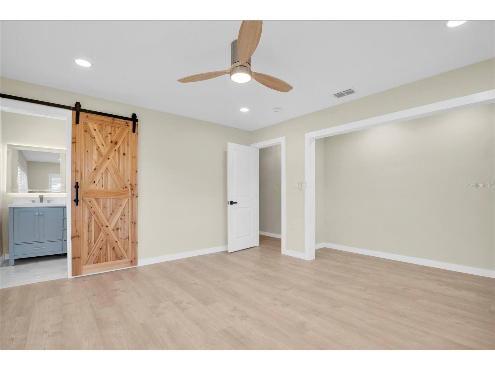 6400 Mockingbird Way S Saint Petersburg FL 33707 TB8466872 image27