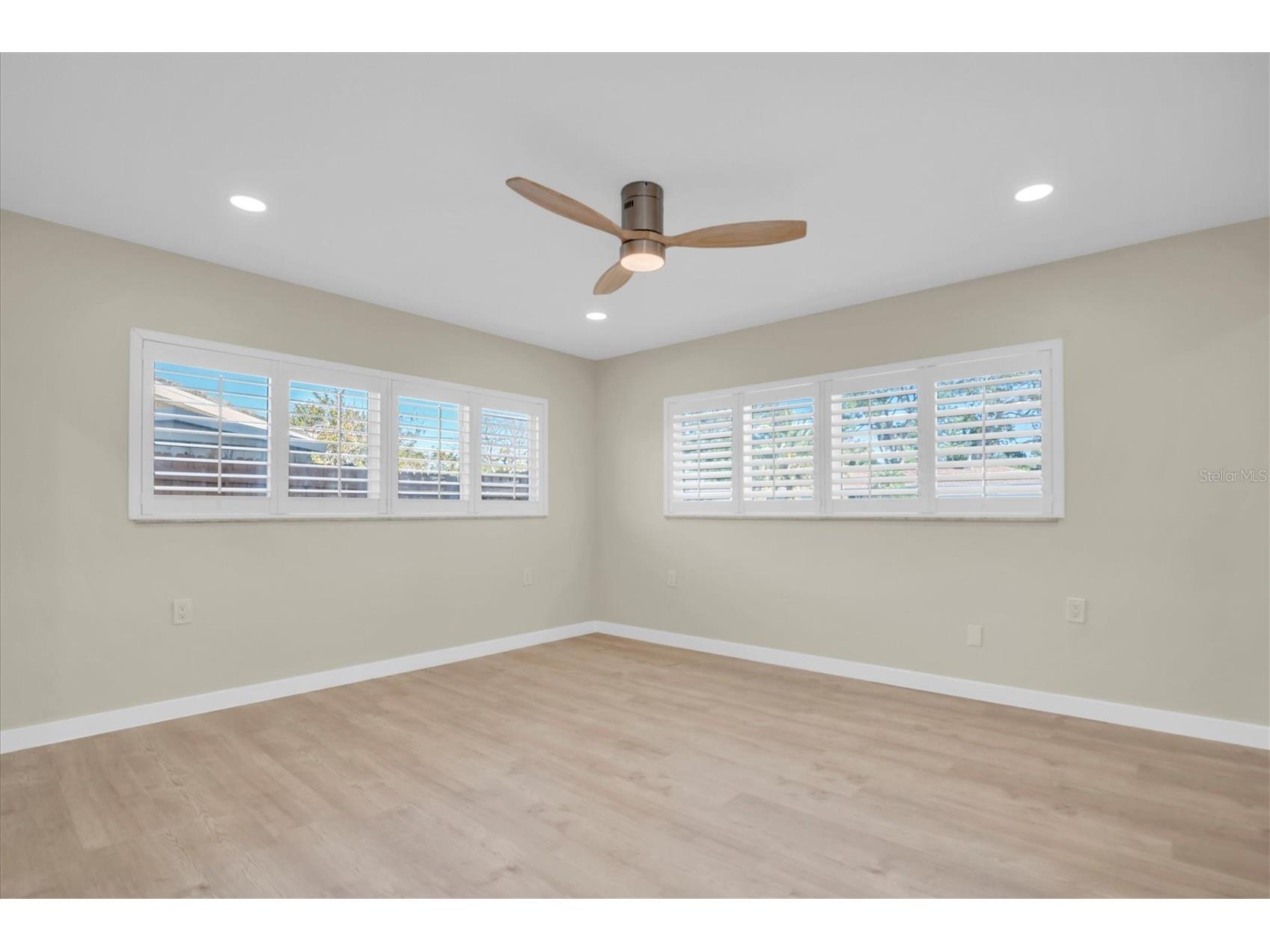 6400 Mockingbird Way S Saint Petersburg FL 33707 TB8466872 image28