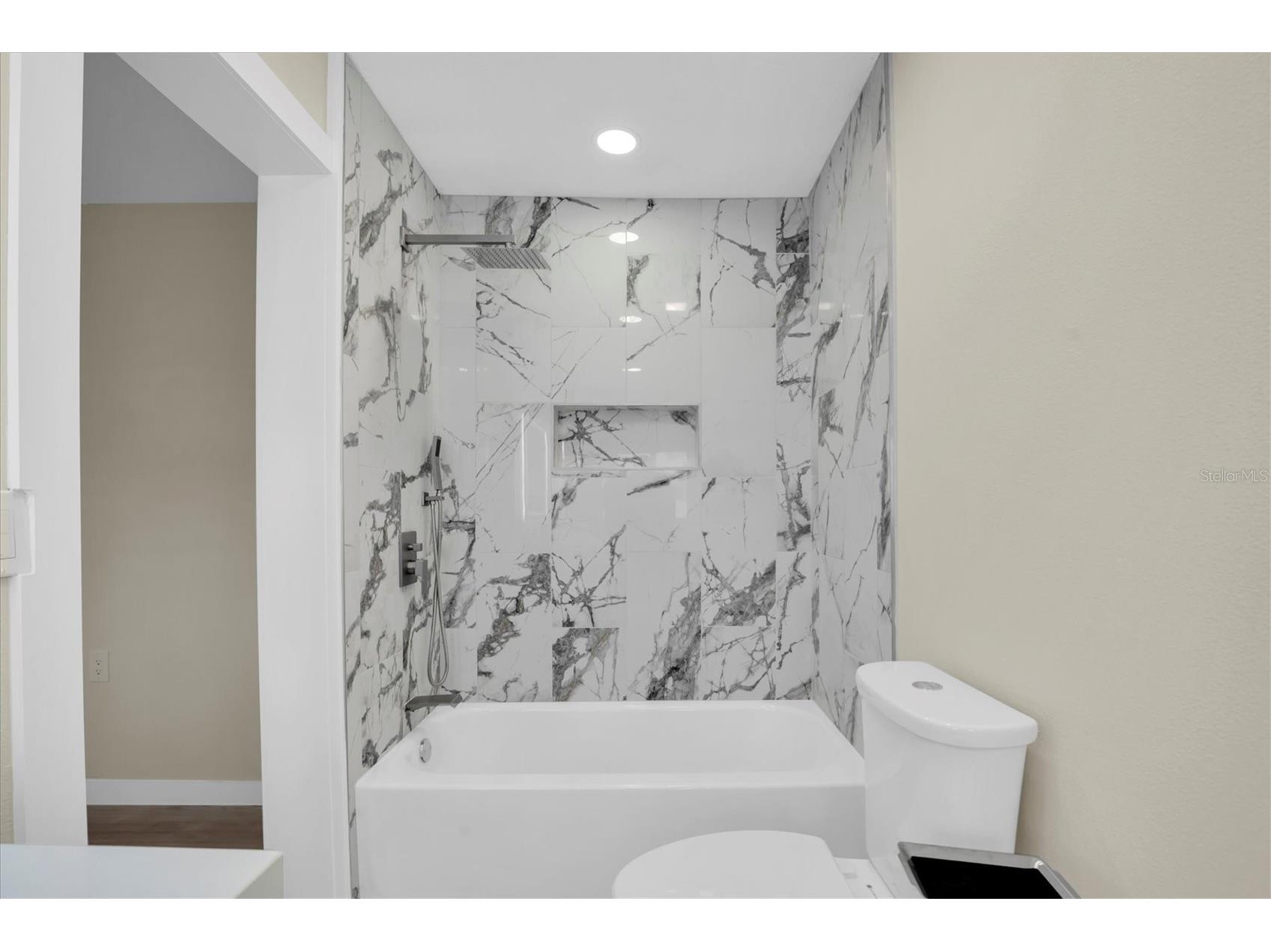 6400 Mockingbird Way S Saint Petersburg FL 33707 TB8466872 image30