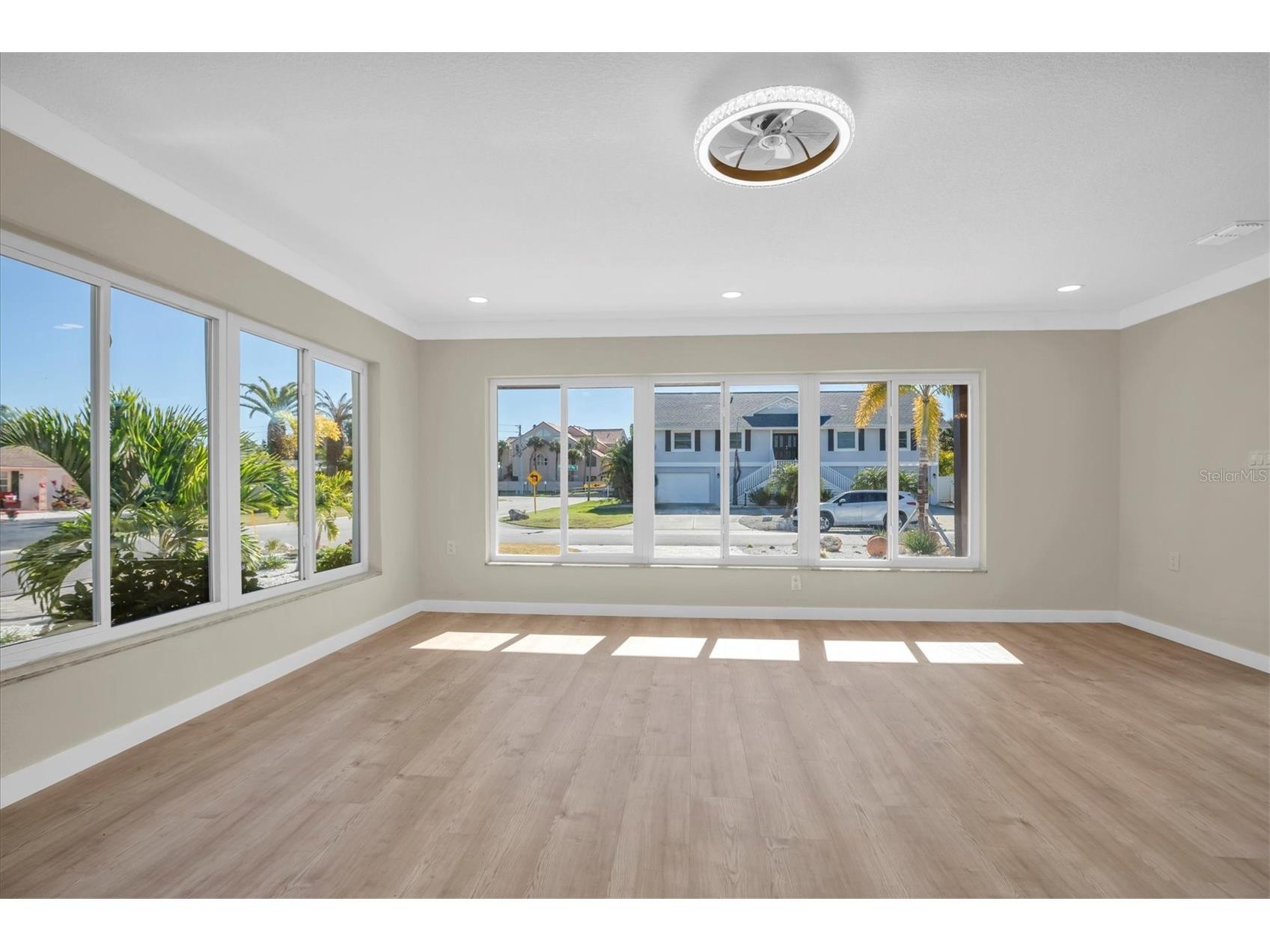 6400 Mockingbird Way S Saint Petersburg FL 33707 TB8466872 image5