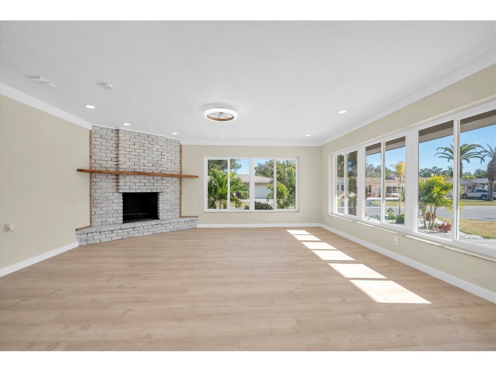 6400 Mockingbird Way S Saint Petersburg FL 33707 TB8466872 image6