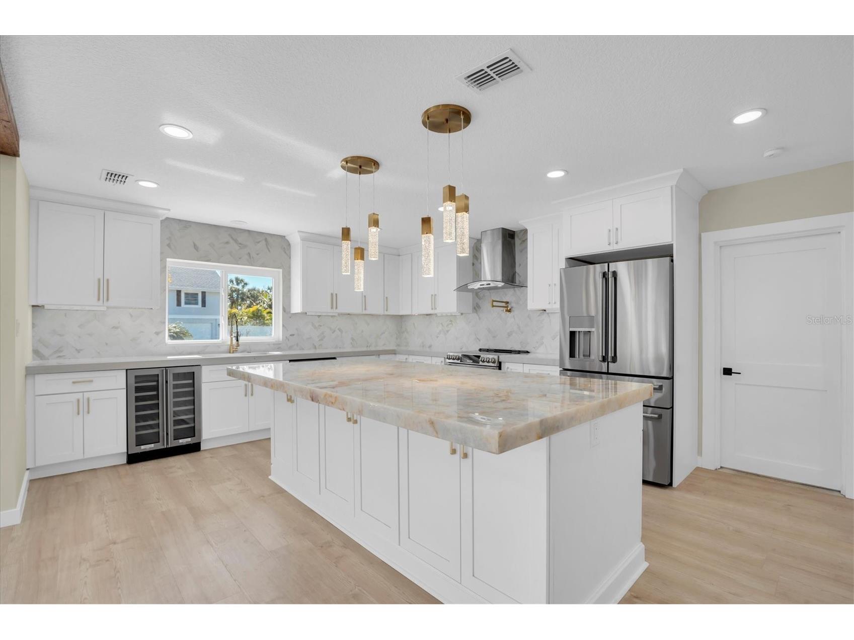 6400 Mockingbird Way S Saint Petersburg FL 33707 TB8466872 image8