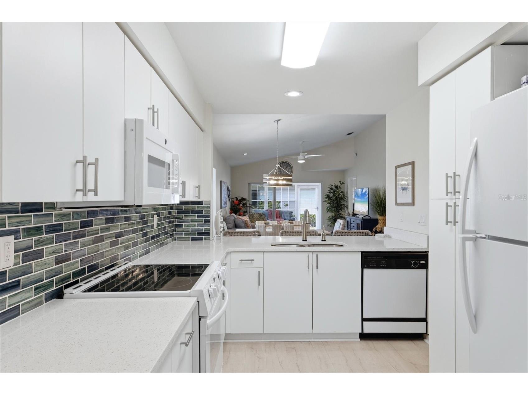 6401 Approach Road #32 Sarasota FL 34238 A4689670 image8