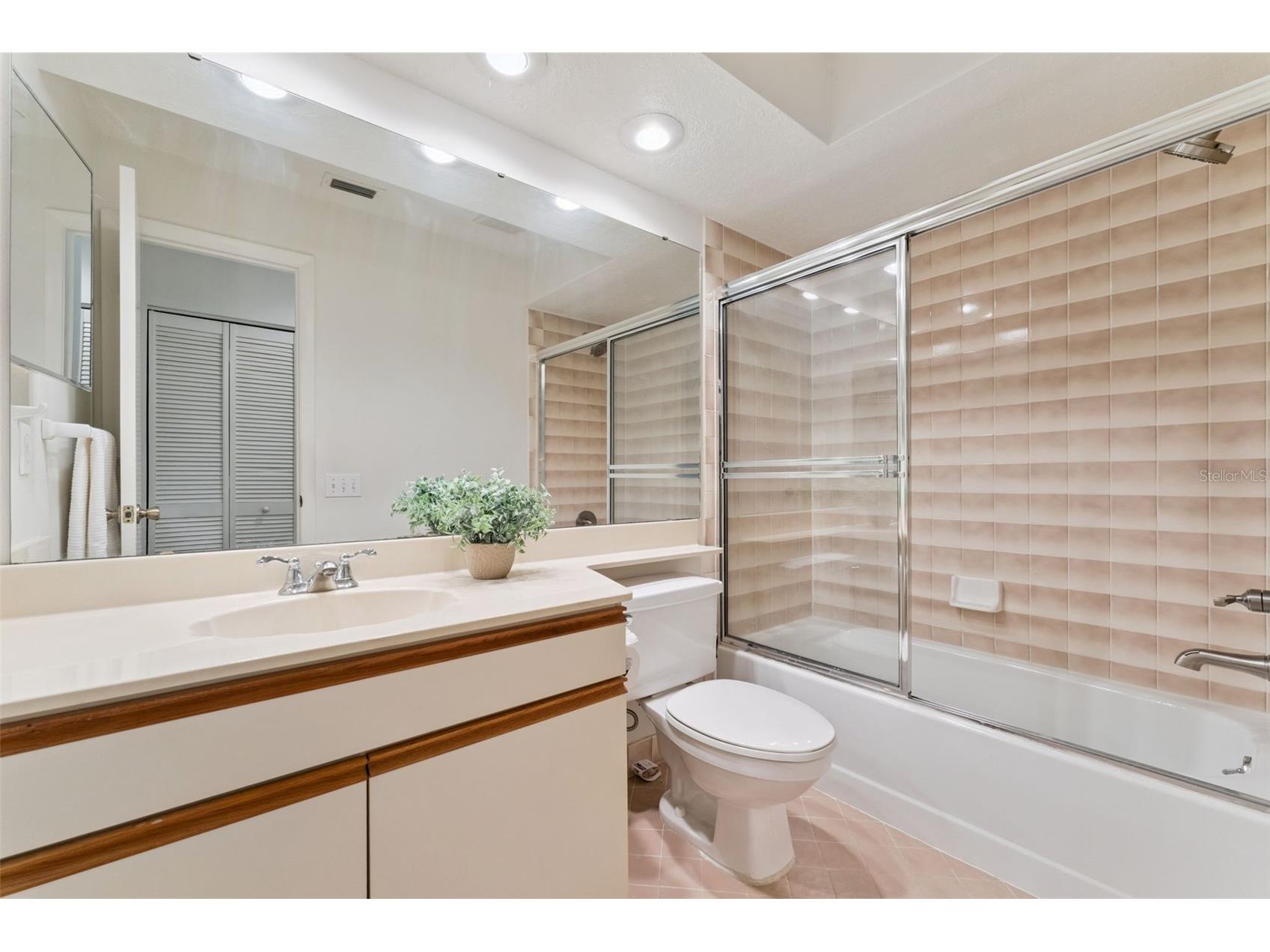 6401 Wellington Drive Orlando FL 32819 O6403245 image24