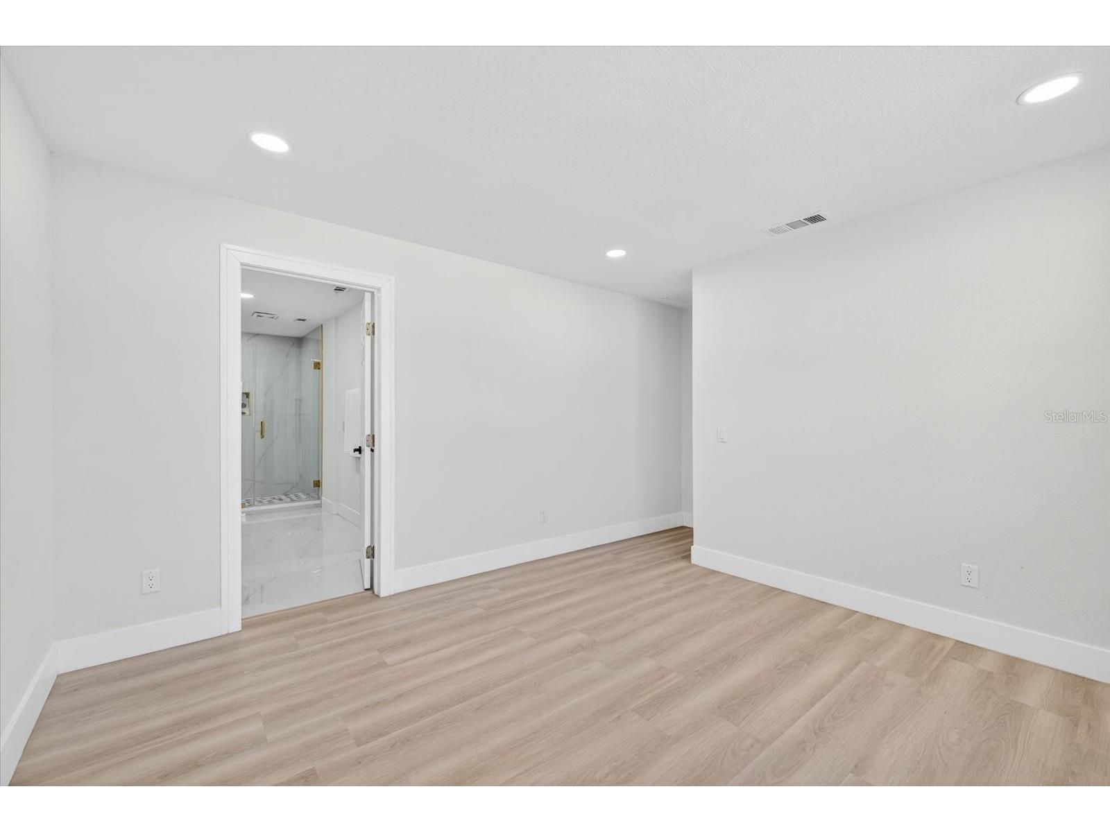 6403 Elliot Drive Tampa FL 33615 TB8475967 image16
