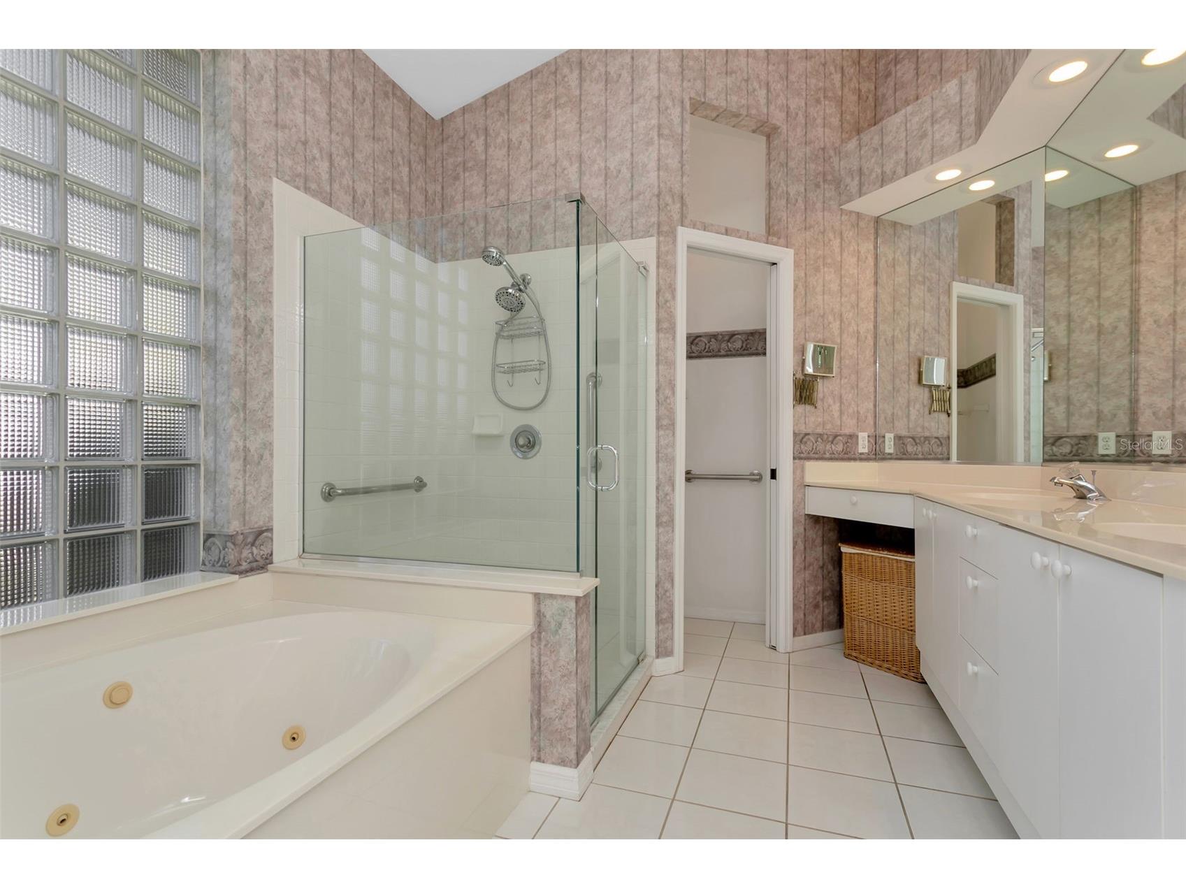 6404 Wentworth Crossing University Park FL 34201 A4677067 image40