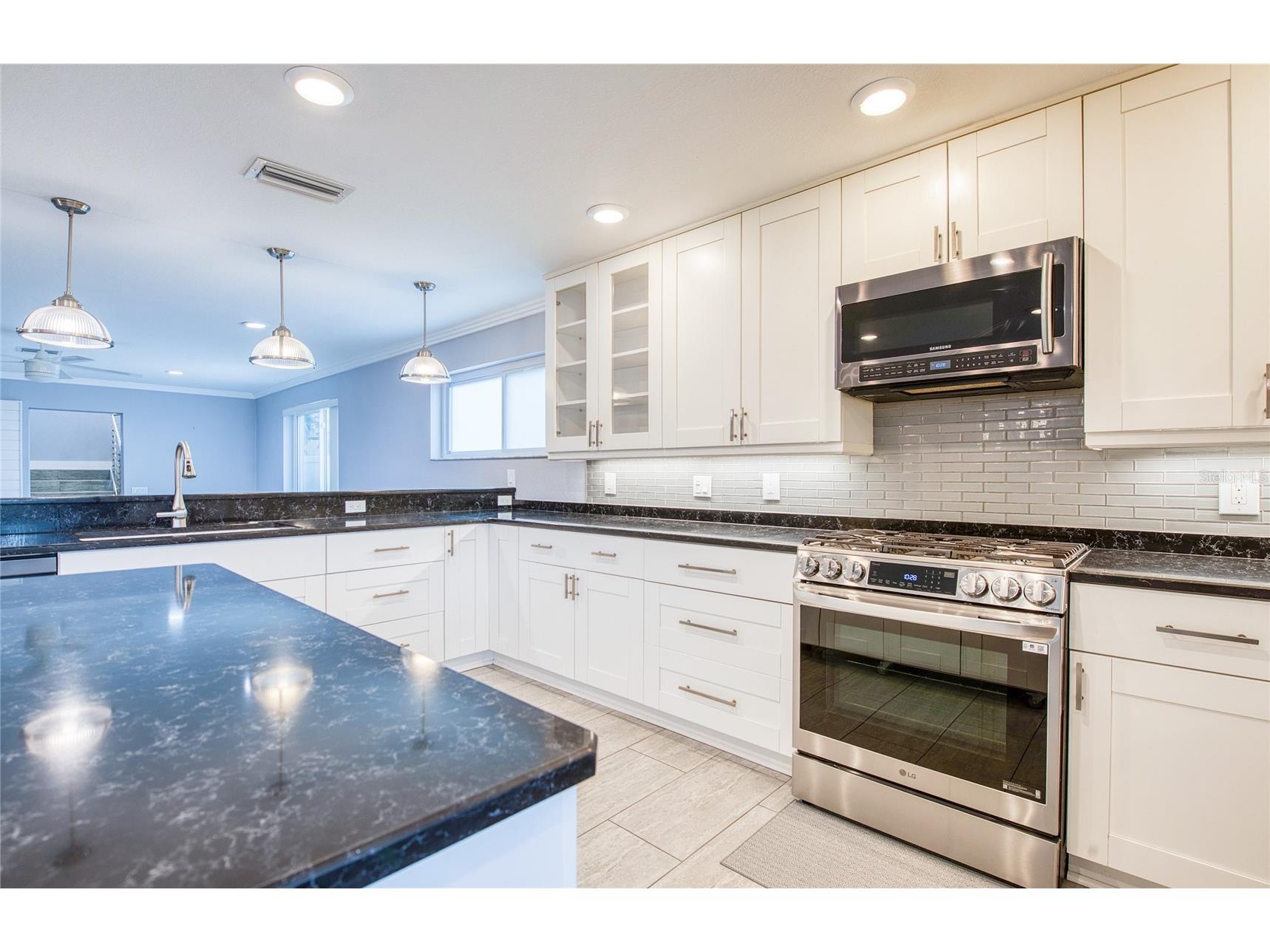 6408 7th Avenue N Saint Petersburg FL 33710 TB8475191 image17