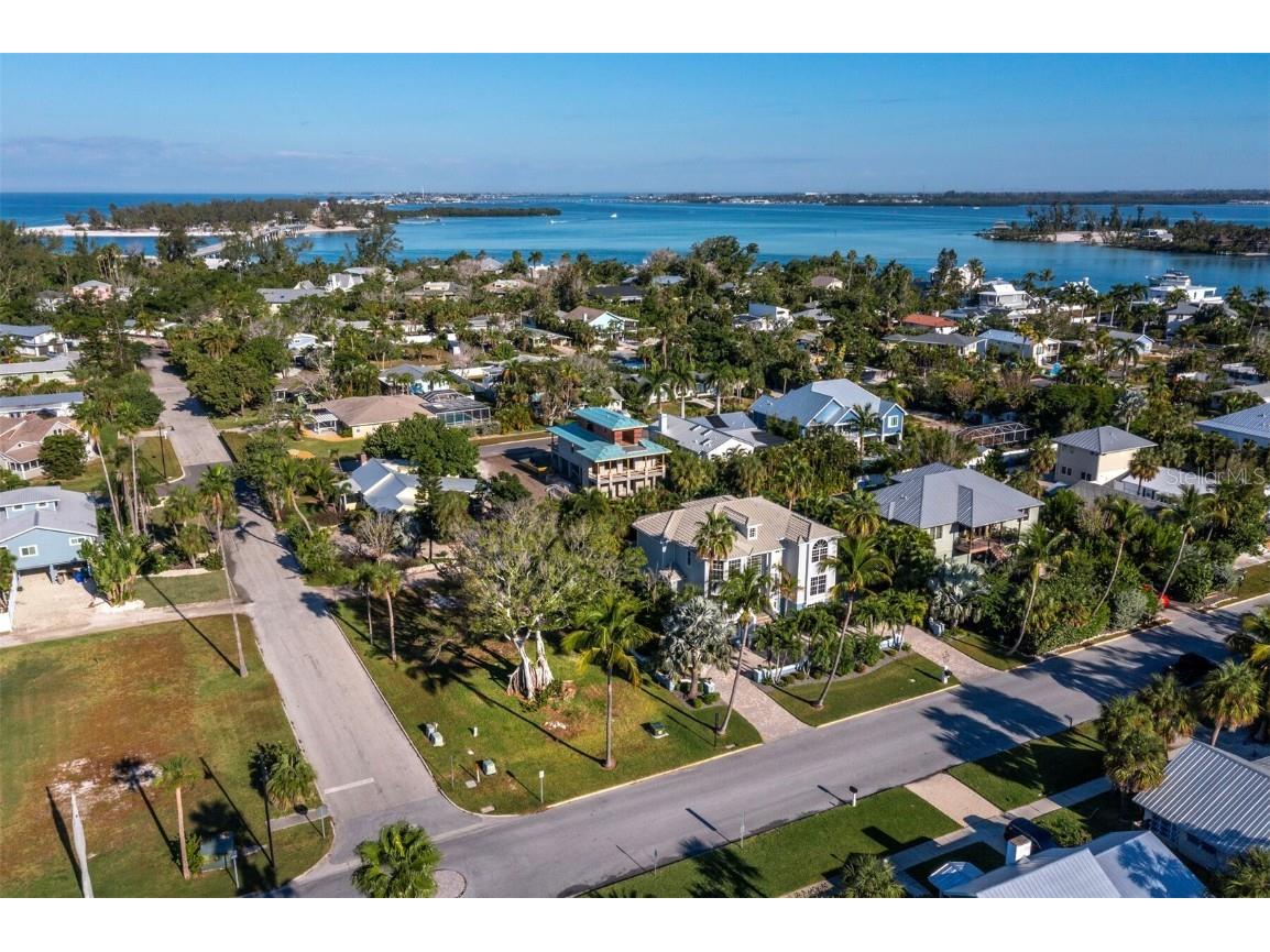 641 Broadway Street Longboat Key FL 34228 - SARASOTA BAY A4672996 image1