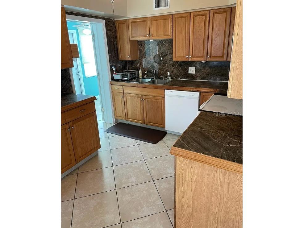 641 Folsom Street S Saint Petersburg FL 33707 TB8509836 image6