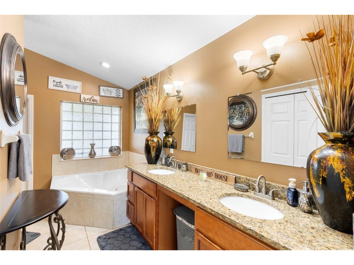 641 Rhodes Drive Deland FL 32720 V4945503 image17