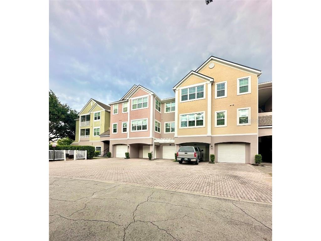6412 Queens Borough Avenue #203 Orlando FL 32835 O6210781 image1