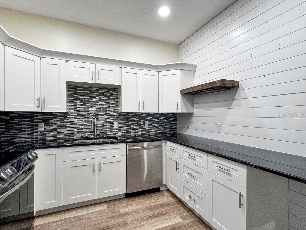 6412 Rosefinch Court #101 Lakewood Ranch FL 34202 A4666049 image8