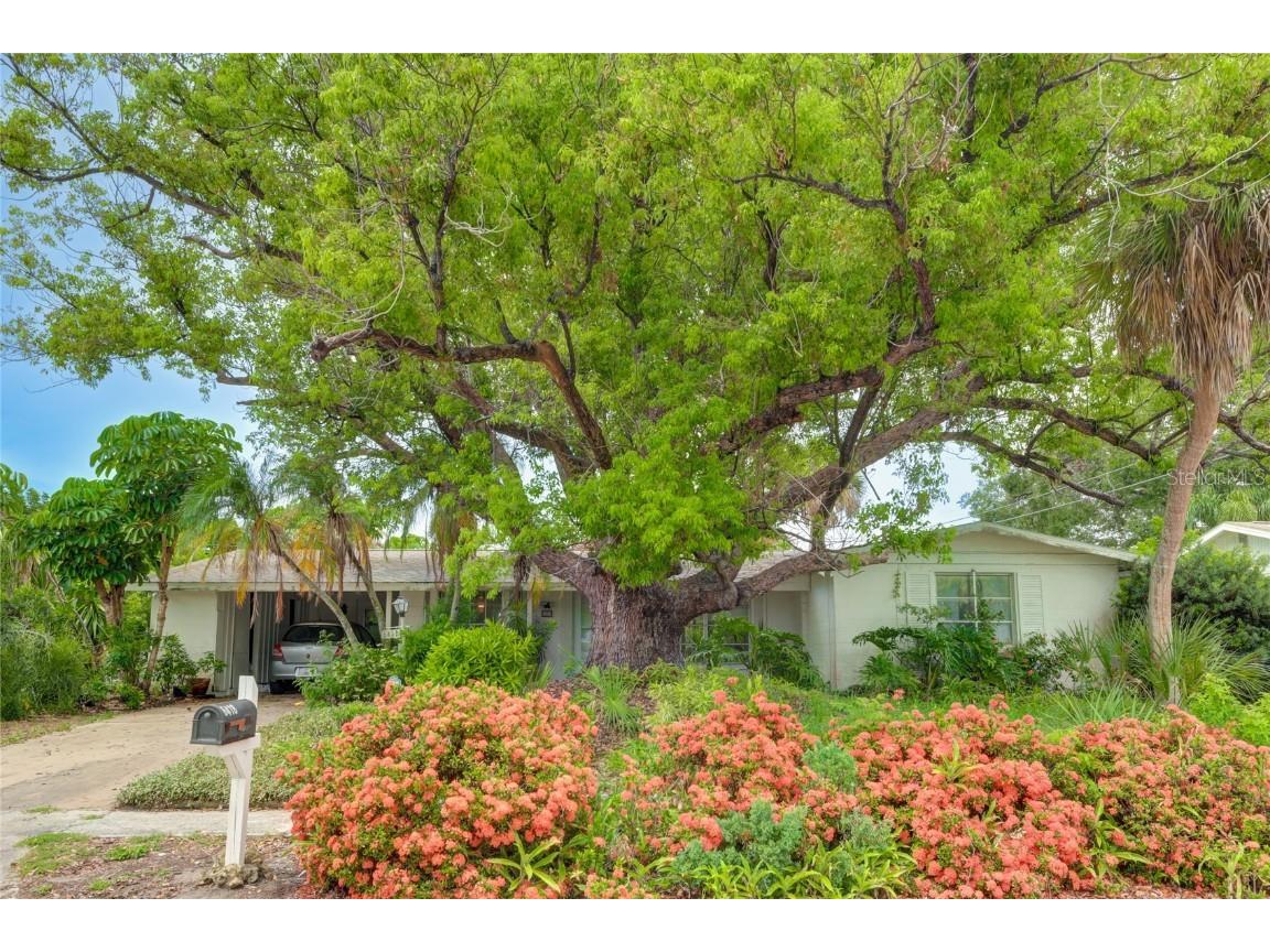 6418 Colonial Drive Sarasota FL 34231 A4577986 image1