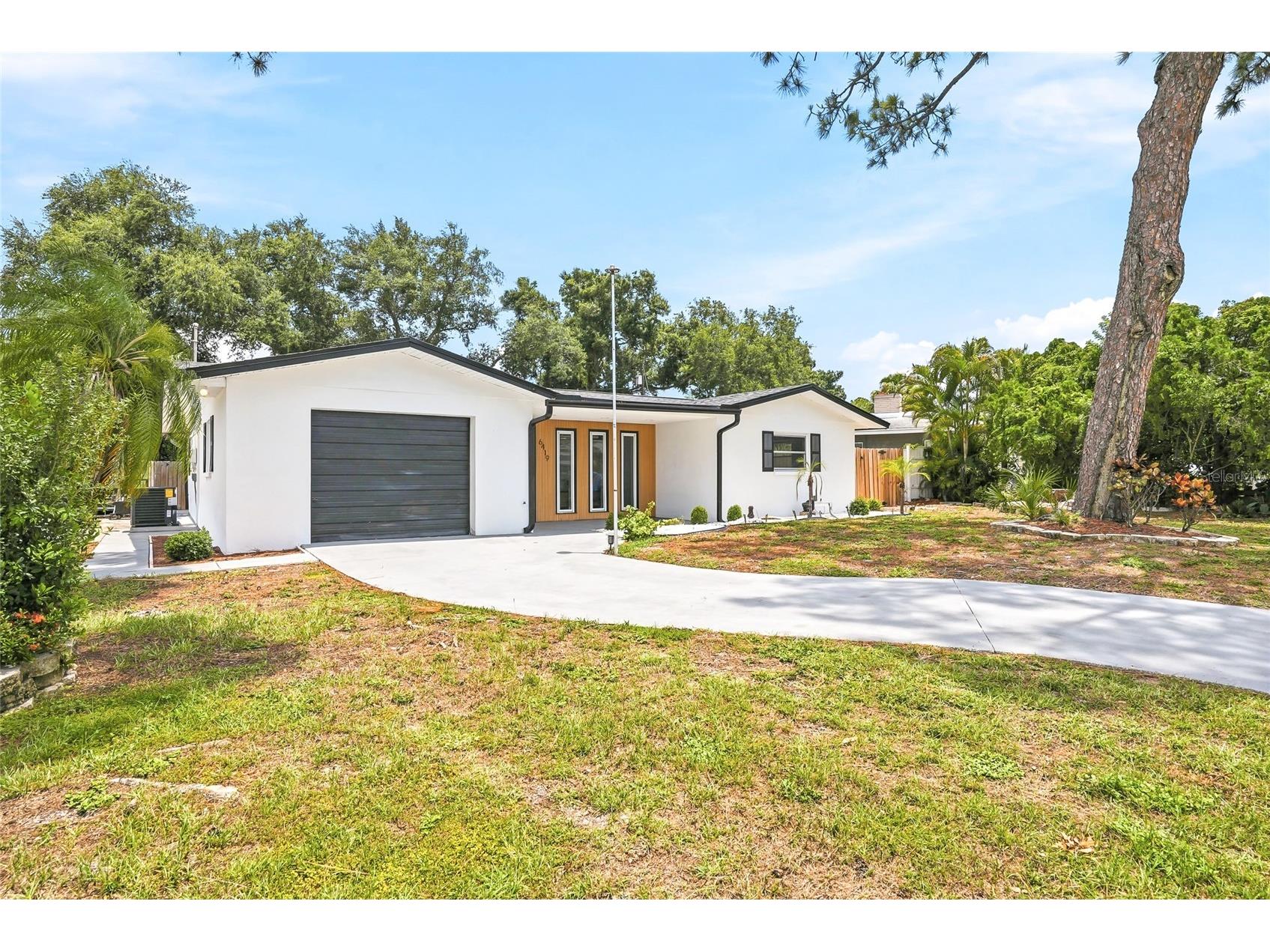 6419 Pelican Drive S Saint Petersburg FL 33707 TB8528377 image1