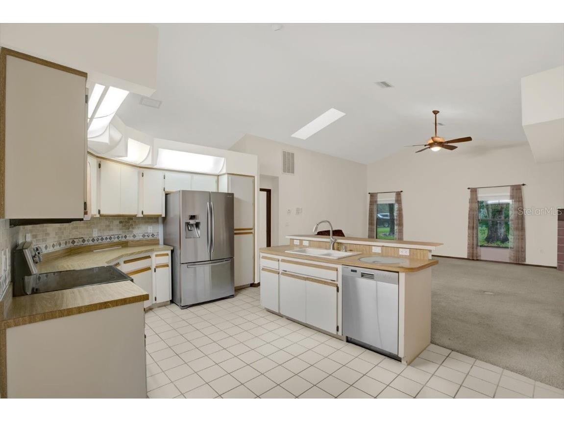 642 Erin Way Brooksville FL 34601 W7875378 image10