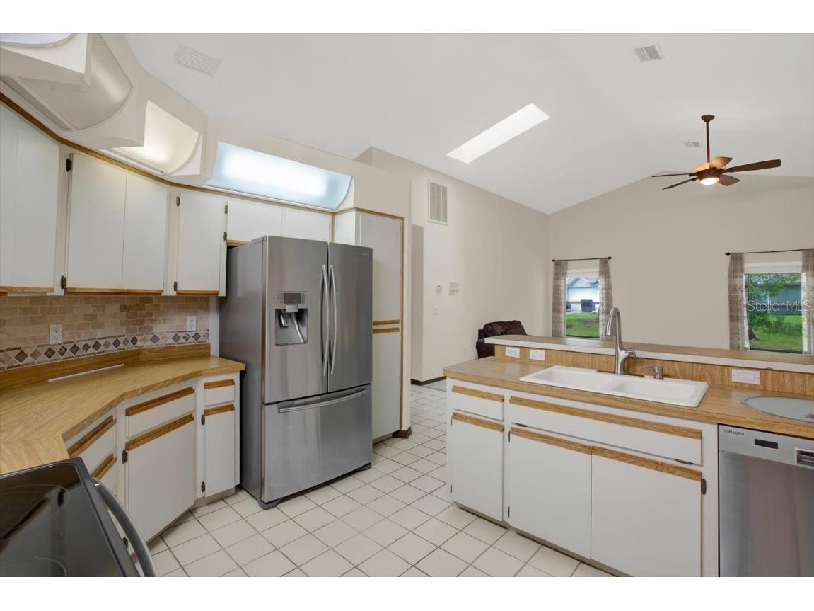 642 Erin Way Brooksville FL 34601 W7875378 image13