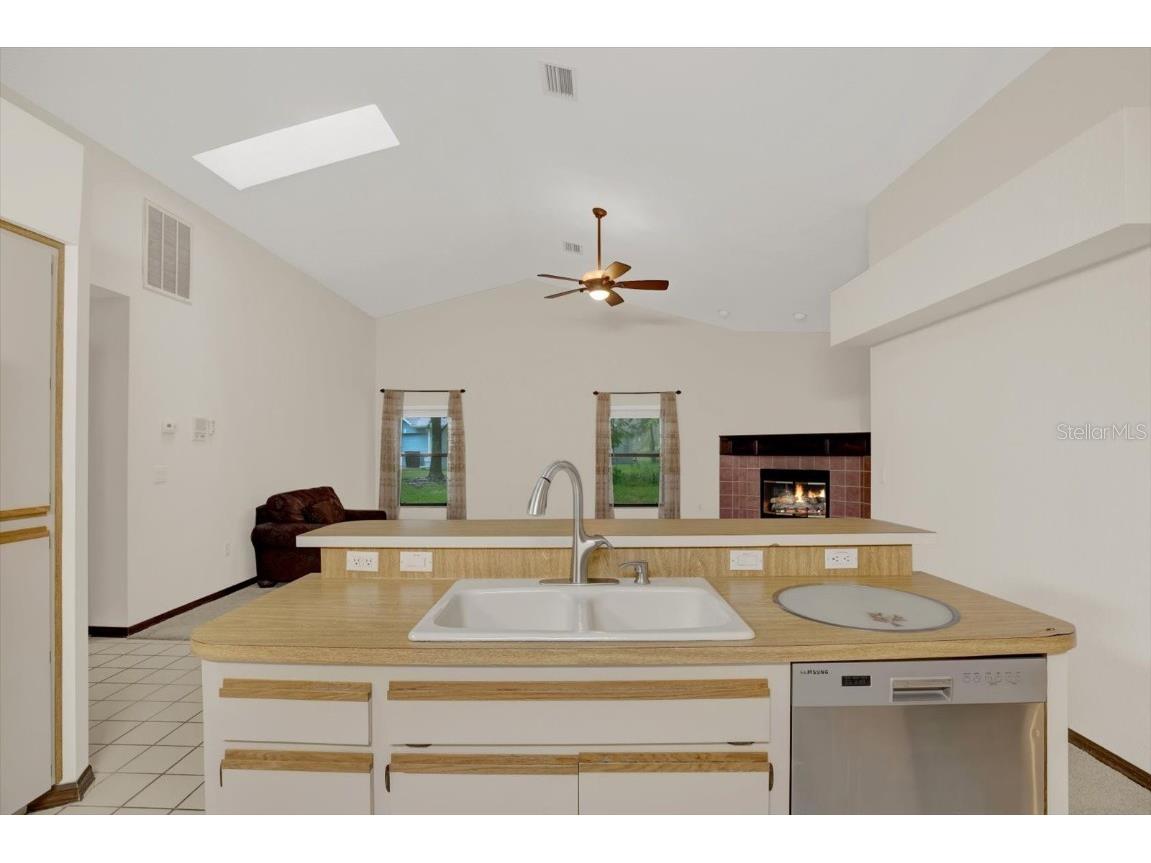 642 Erin Way Brooksville FL 34601 W7875378 image14