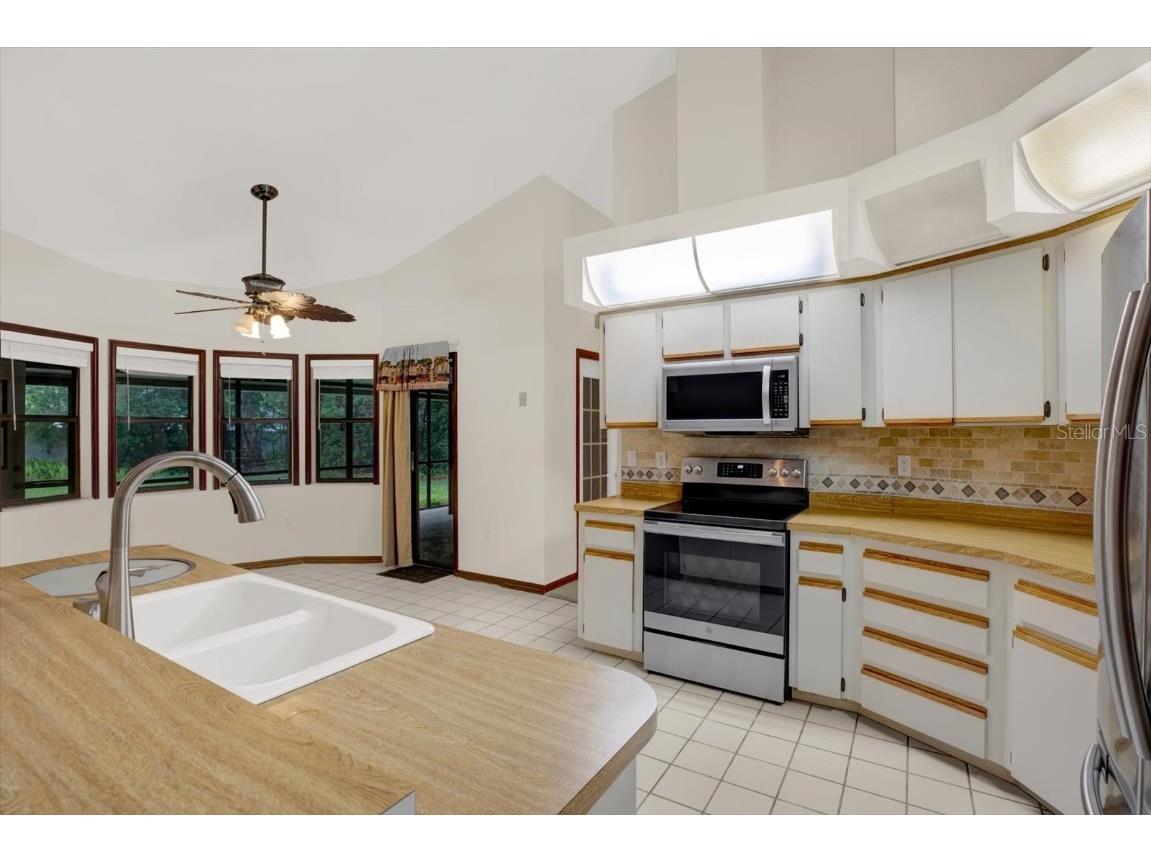 642 Erin Way Brooksville FL 34601 W7875378 image15