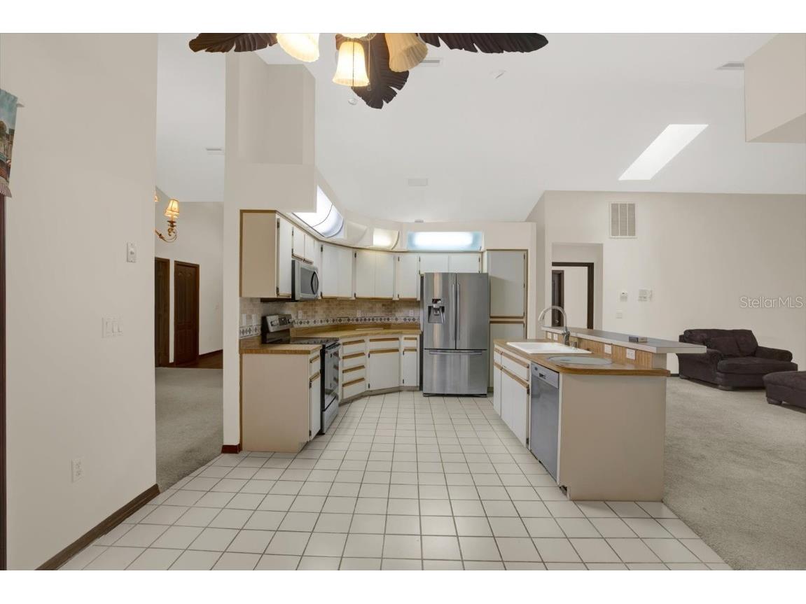 642 Erin Way Brooksville FL 34601 W7875378 image18