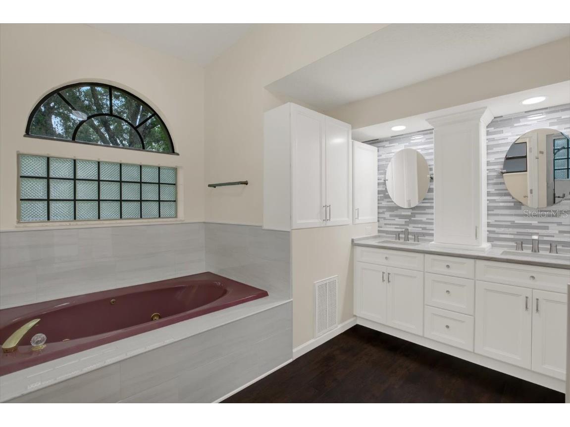 642 Erin Way Brooksville FL 34601 W7875378 image27