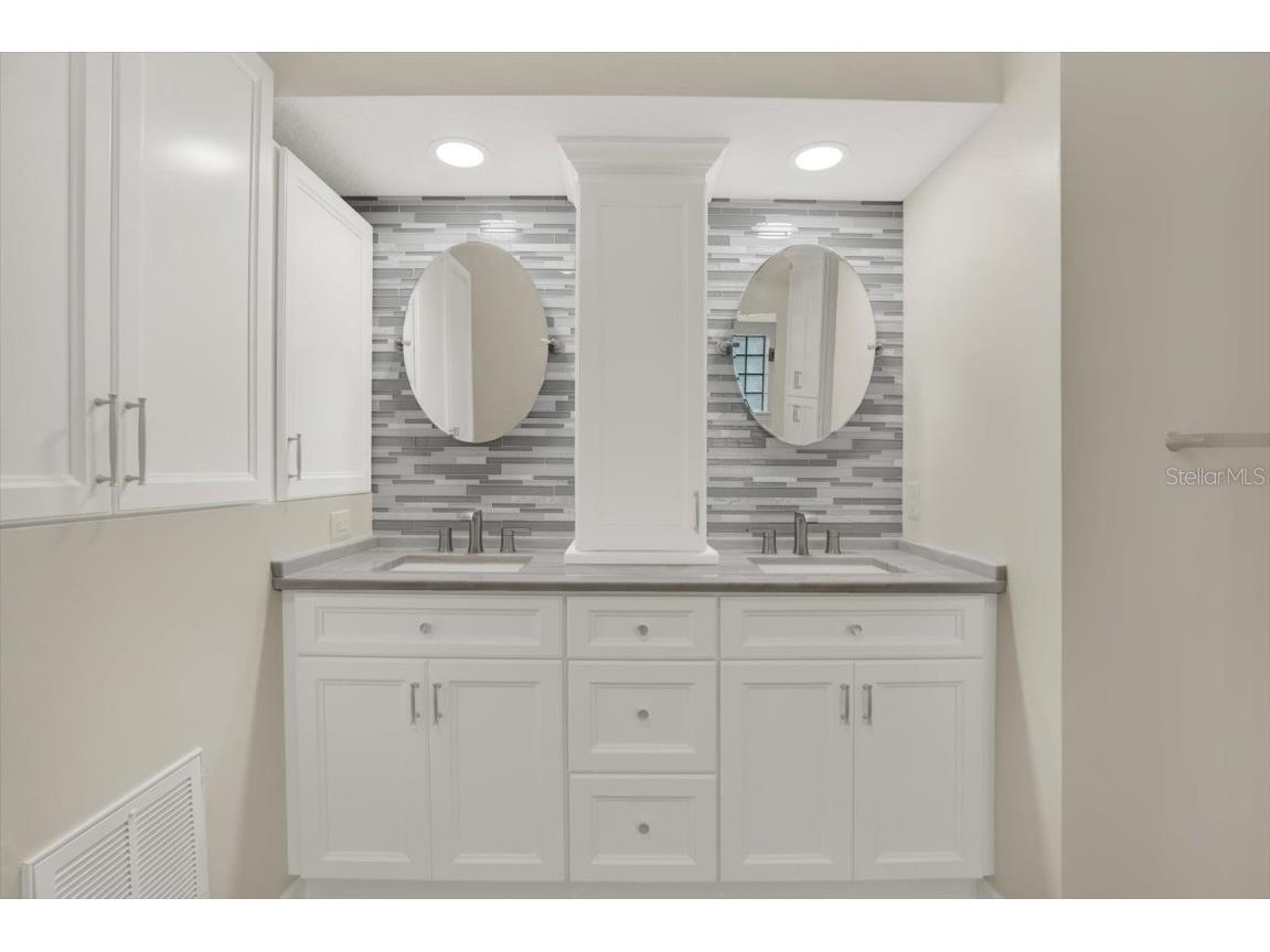 642 Erin Way Brooksville FL 34601 W7875378 image31