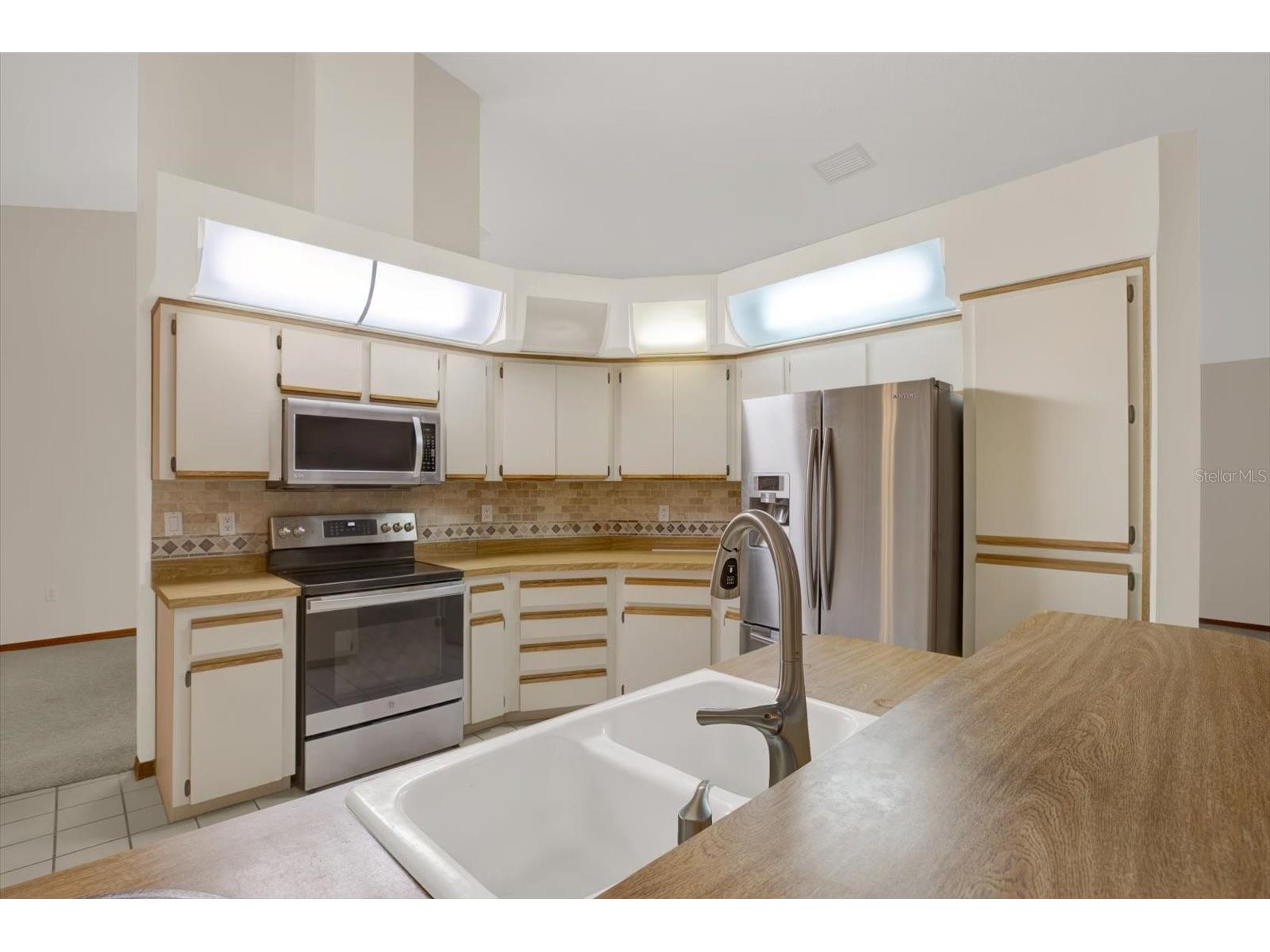 642 Erin Way Brooksville FL 34601 W7882901 image5