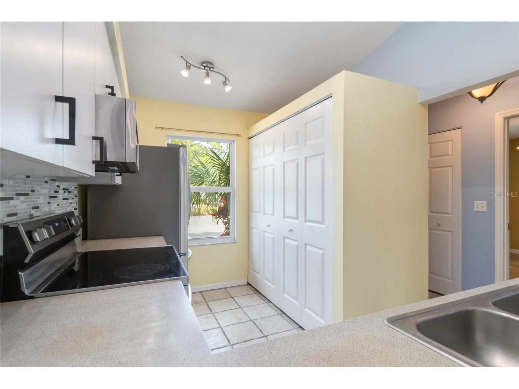 642 N Jefferson Avenue #13 Sarasota FL 34237 A4651611 image12