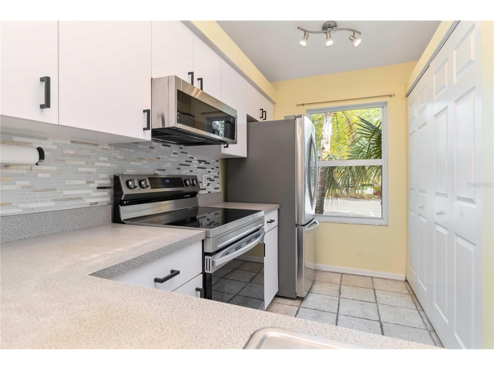 642 N Jefferson Avenue #13 Sarasota FL 34237 A4651611 image13