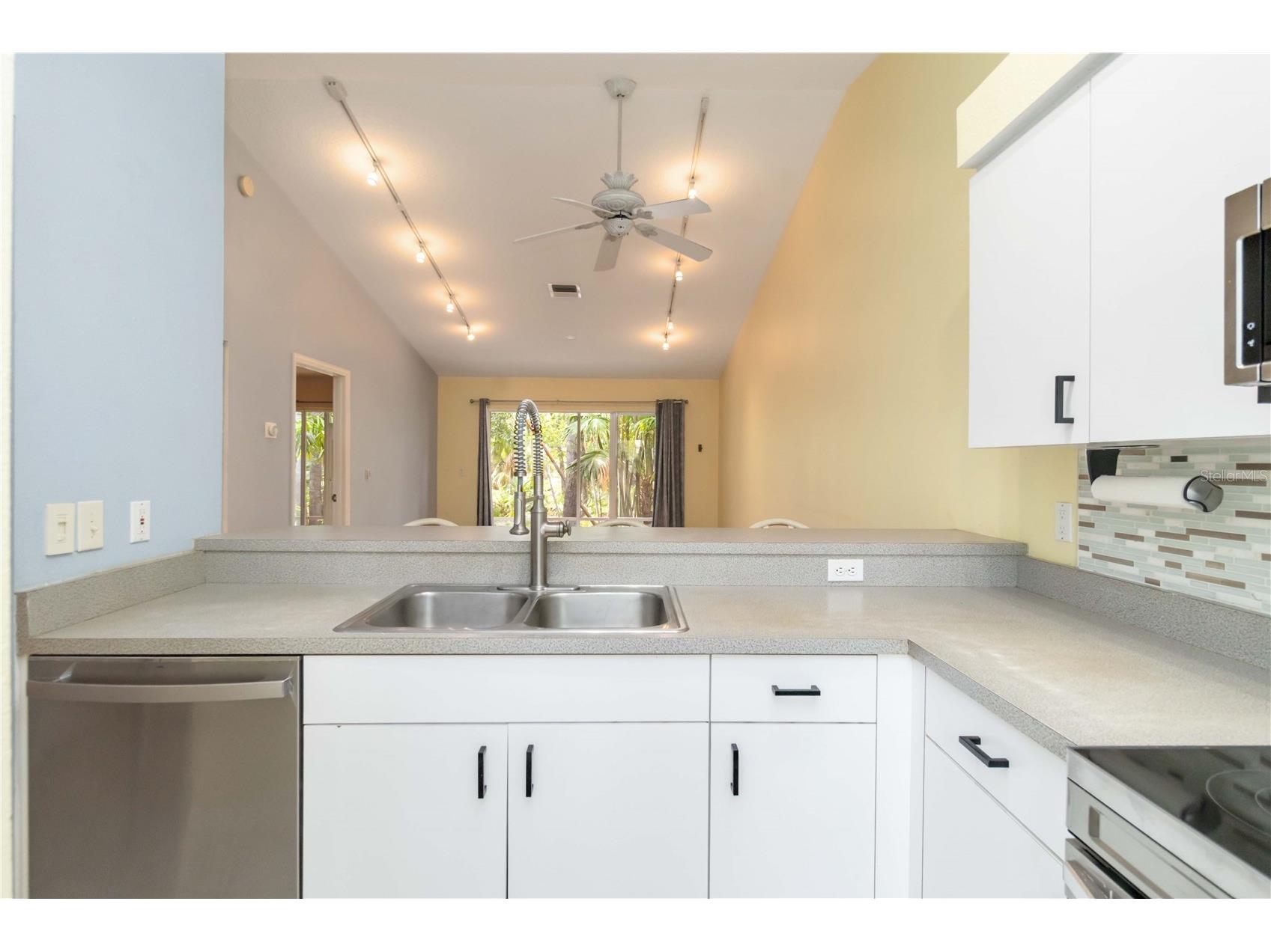 642 N Jefferson Avenue #13 Sarasota FL 34237 A4651611 image9