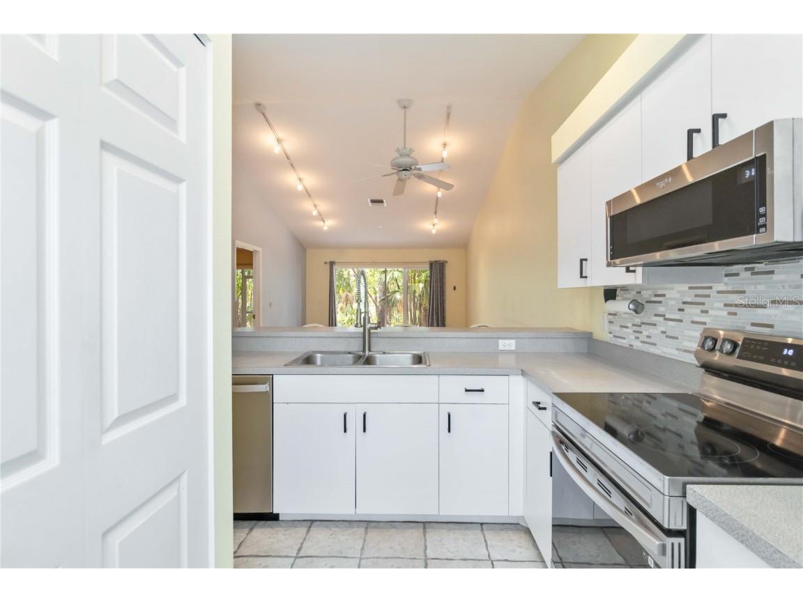 642 N Jefferson Avenue #13 Sarasota FL 34237 A4652898 image10