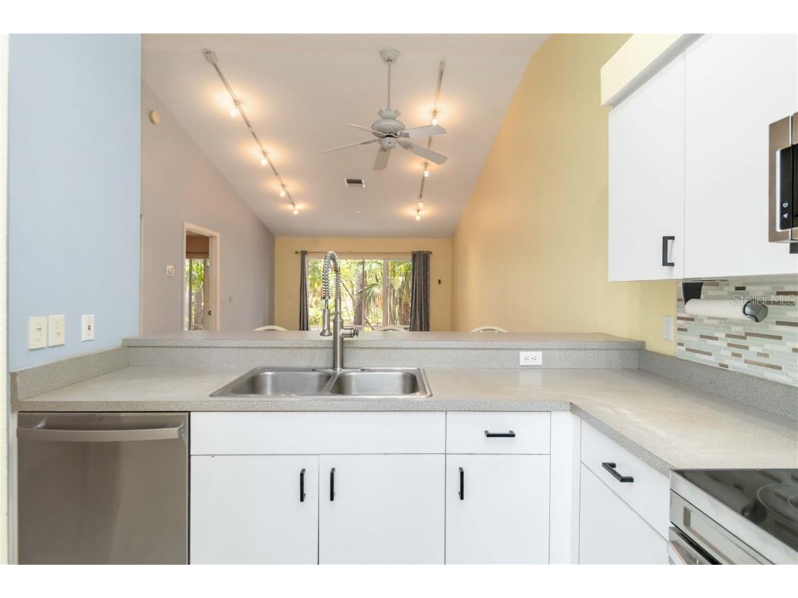 642 N Jefferson Avenue #13 Sarasota FL 34237 A4652898 image12