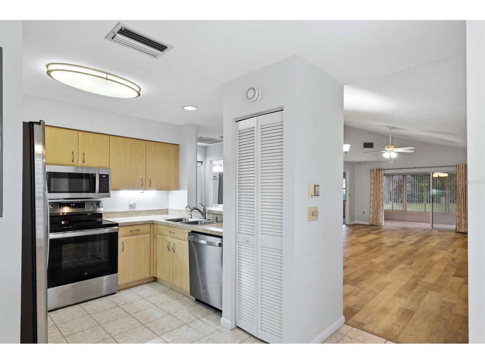 6420 Carrington Circle #35 Sarasota FL 34238 A4694080 image15