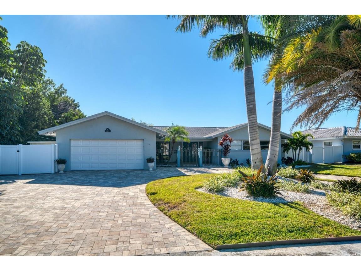 6423 Fairway View Boulevard S Saint Petersburg FL 33707 U8186555 image1