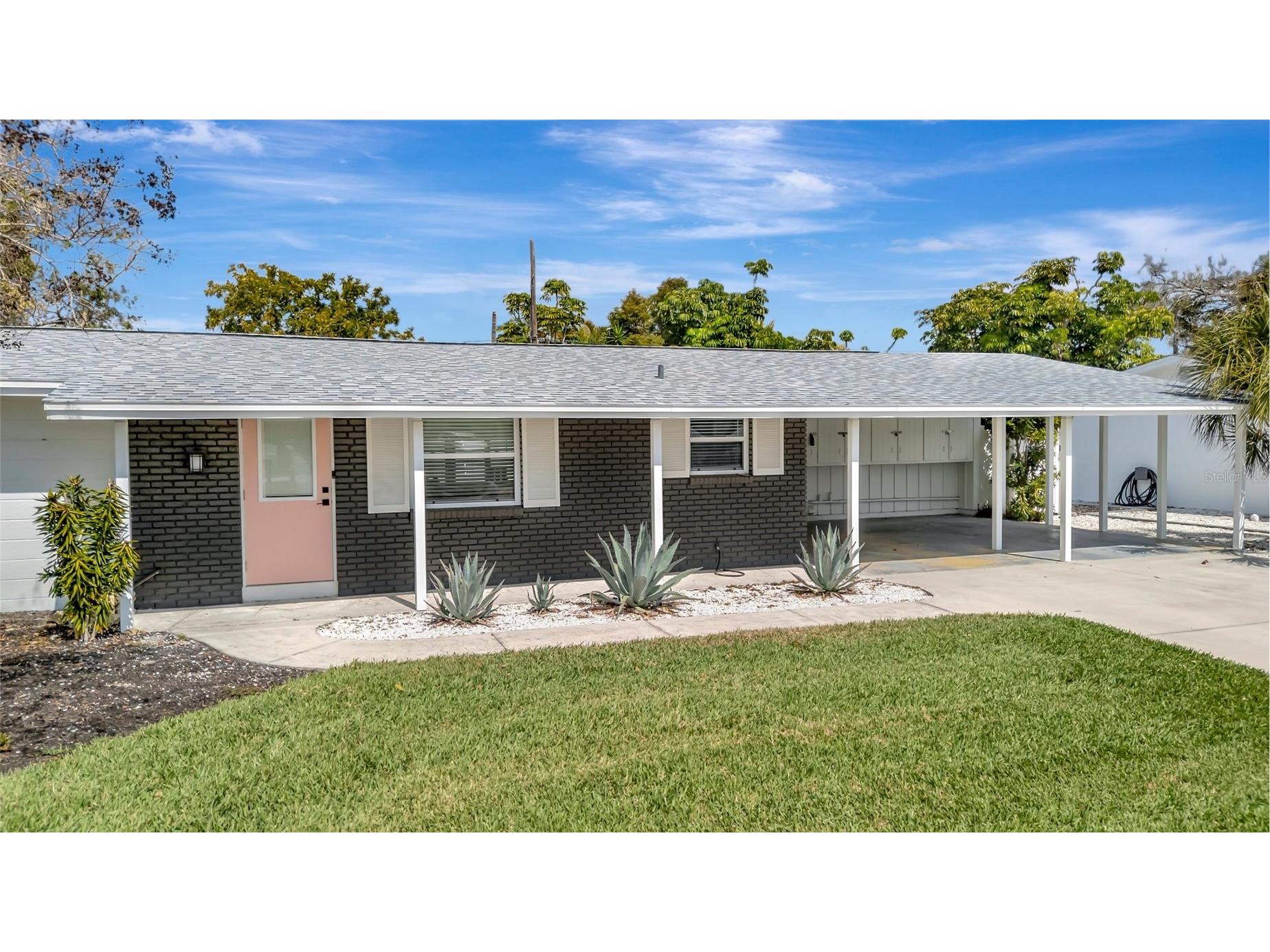 6426 Colonial Drive Sarasota FL 34231 A4681958 image1