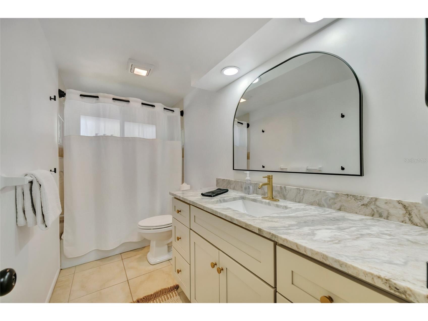 6426 Colonial Drive Sarasota FL 34231 A4681958 image27