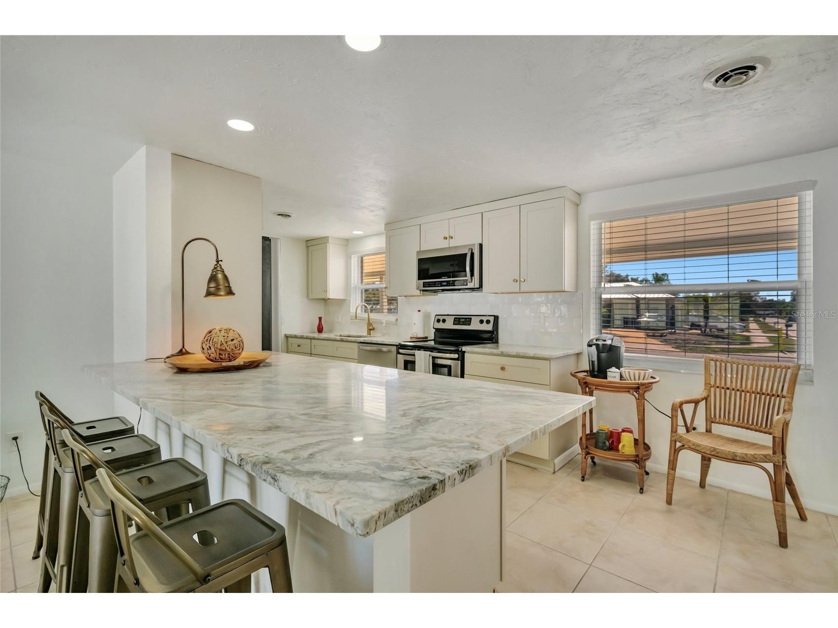 6426 Colonial Drive Sarasota FL 34231 A4681958 image4
